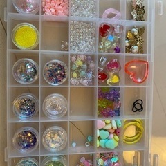 ビーズ、アクリルなどのDIY用品の画像