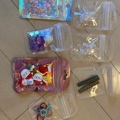 ビーズ、アクリルなどのDIY用品の画像