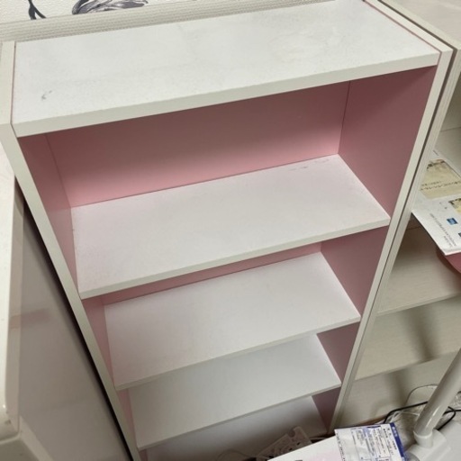 早い者勝ち！　本棚　ピンクと白の飾り棚