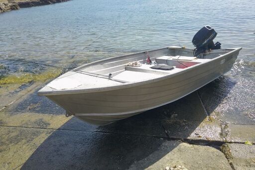 再度出品です。アルミボートとエンジンのセット売ります。