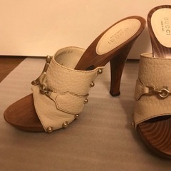 美品☆GUCCI・グッチ・サンダル・白（本革）×ウッド・グッチマーク・21.5㎝の画像