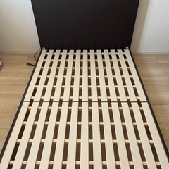 セミダブルベッドフレームの画像