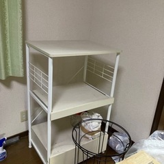 (急募) テーブル　石油ファンヒーターなど家具　0円の画像