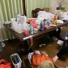 (急募) テーブル　石油ファンヒーターなど家具　0円の画像