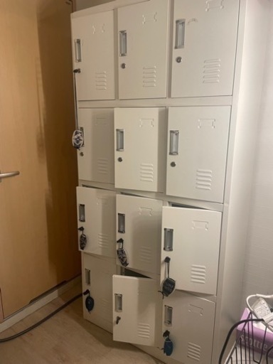 １２人用スチールロッカー　今月中に引き取り可能であればこの金額