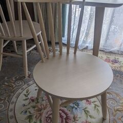 ダイニングテーブル＆イス２脚の画像