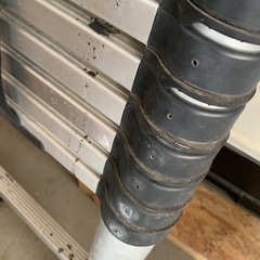 伸縮自在 コンパクト収納 自動ロック アルミ製 スライド式はしご 伸縮 3.8m 梯子 ハシゴ 脚立 アルミ製 高所作業 中古　の画像