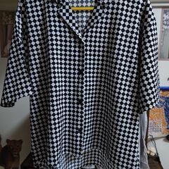 《無料》美品：Helm ブラウス服Ⓜ
