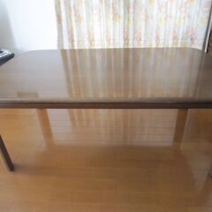 カリモクのダイニングテーブル