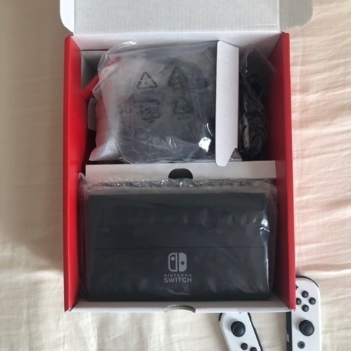 【中古超美品】スイッチ 本体 有機EL ホワイト★おまけソフト付き★