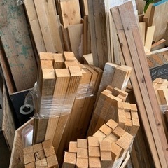 足場端材（角材）サイズ色々の画像