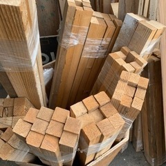 足場端材（角材）サイズ色々の画像