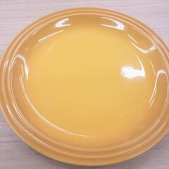 59/511　ルクルーゼ　23㎝プレート イエロー【モノ市場知立店】の画像
