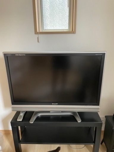 37型液晶テレビ　ご希望の方にはテレビ台もつけます。