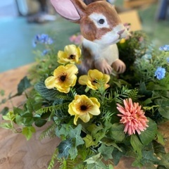 お花畑のウサギ