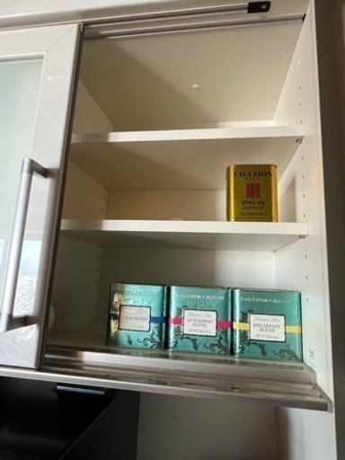 値下げしました！食器棚　コンセントあり鏡面仕上げ