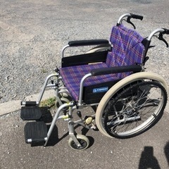 最終値下げしました。前輪の大きな車椅子