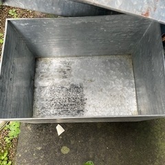 ブリキ缶の画像