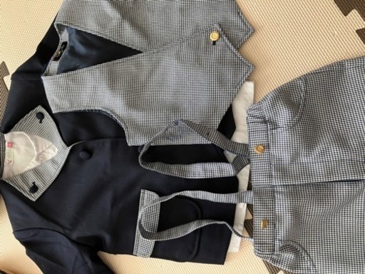 穴生幼稚園制服　（冬のズボンは男の子）