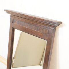 松本民芸家具のウォールミラーのご紹介です。ミズメザクラ無垢材を使用したクラシカルなフォルムは和・洋問わず活躍してくれます。壁掛けや立て掛けて使えるアンティーク調の鏡です。DH344の画像