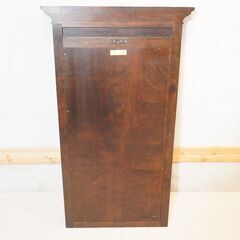 松本民芸家具のウォールミラーのご紹介です。ミズメザクラ無垢材を使用したクラシカルなフォルムは和・洋問わず活躍してくれます。壁掛けや立て掛けて使えるアンティーク調の鏡です。DH344の画像