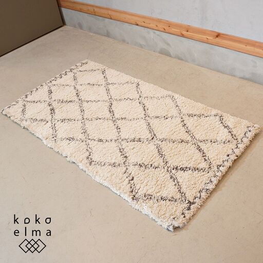 KANEYO(カネヨウ)取り扱いの包み込まれるようなボリューム感のある毛足が特徴的なベルギー製シャギーラグです。主張しすぎないシンプルなデザインは空間にスッと馴染んでくれます♪DH346
