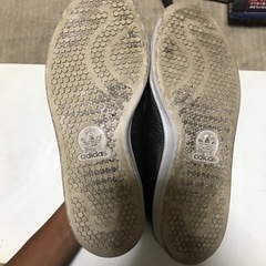 adidasの靴の画像