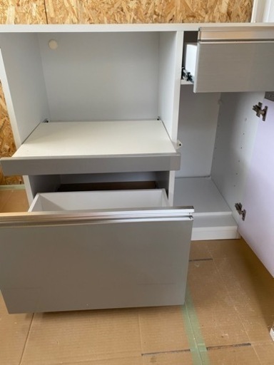 最終値下げ‼️キッチンボード、食器棚、白