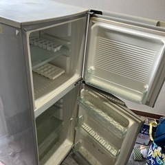 2ドア冷蔵庫　140L 引き取り決まりましたの画像