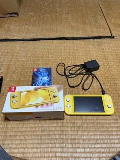 ニンテンドースイッチライト！中古早い者勝ち！