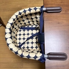 チャイルドシート　机に付けるタイプの画像