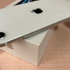 【美品】Apple iPhone SE (第2世代) ホワイト simフリー iPhonese2 ホワイト 64G simフリー Amazon | 【整備済み品】 Apple