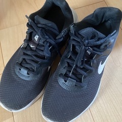 引き取り先決定！NIKE 23.5センチ