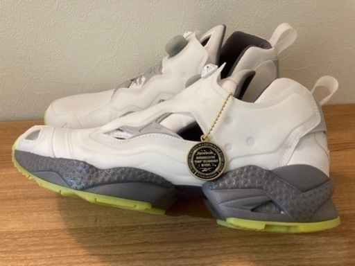 【新品未使用】【送料無料】ポンプフューリー95 白　27.5cm