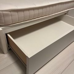 【美品】下収納・コンセント付きベッドフレーム＋マットレスの画像