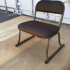 中古　パイプ　積み重ね高座イス　メッシュ　ブラウン系