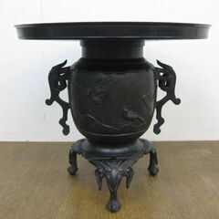金属製 薄端花器 花瓶 花入れ 三つ足 二羽の鳥 幅35.5cm...