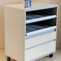 大容量CD、DVDキャスター付カビネトの画像