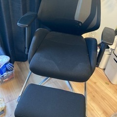 美品オフィスチェアフットレスト付きの画像