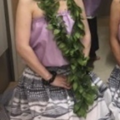 フラ　パウスカートとレイ　2セットあります