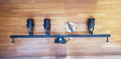 レール照明器具