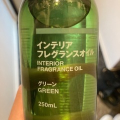 取引予定者決定【無印のインテリアフレグランスオイルセット】満タン2本とラタンスティックとそれを入れるの画像