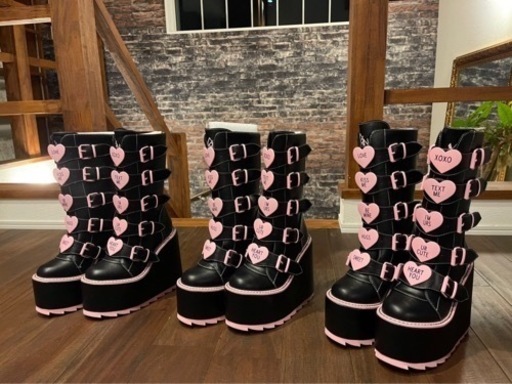 【美品】YRU-ピンク&ブラックブーツ-YRU- Dune Valentine Platform Boots in Black Pink-SALE RAVE