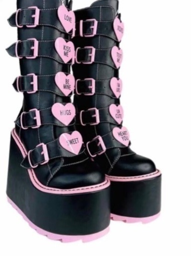 【美品】YRU-ピンク&ブラックブーツ-YRU- Dune Valentine Platform Boots in Black Pin