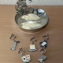ユニバ 怪盗キッドアクセサリースタンド＆イヤリングセット