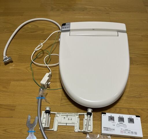 【日本製】LIXIL(リクシル) INAX 温水洗浄便座  リモコン式 貯湯式 シャワートイレ オフホワイト CW-RT1/BN8