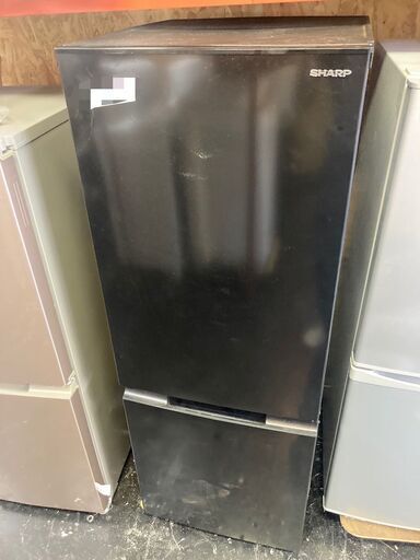 ☆中古￥23,800！SHARP　179㍑2ドア冷蔵庫　家電　SJ-18E2-B型　2023年製　幅50㎝ｘ奥行60㎝ｘ高さ136㎝　【BH195】