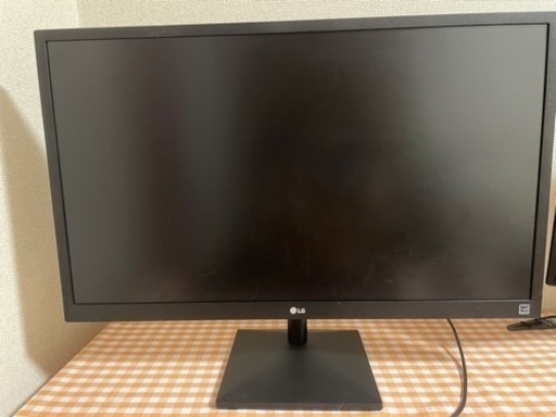 デスクトップパソコンとモニター