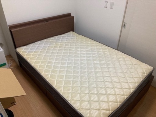ダブルベッドとマットレス【至急】9月1日か2日に取引出来る方！