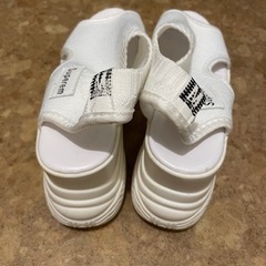 白 サンダル 厚底 値下げの画像